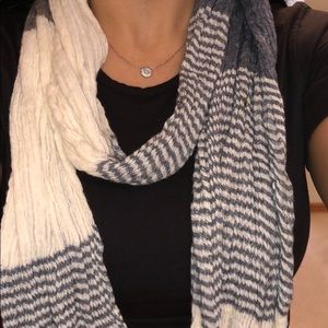 Skinny long scarf